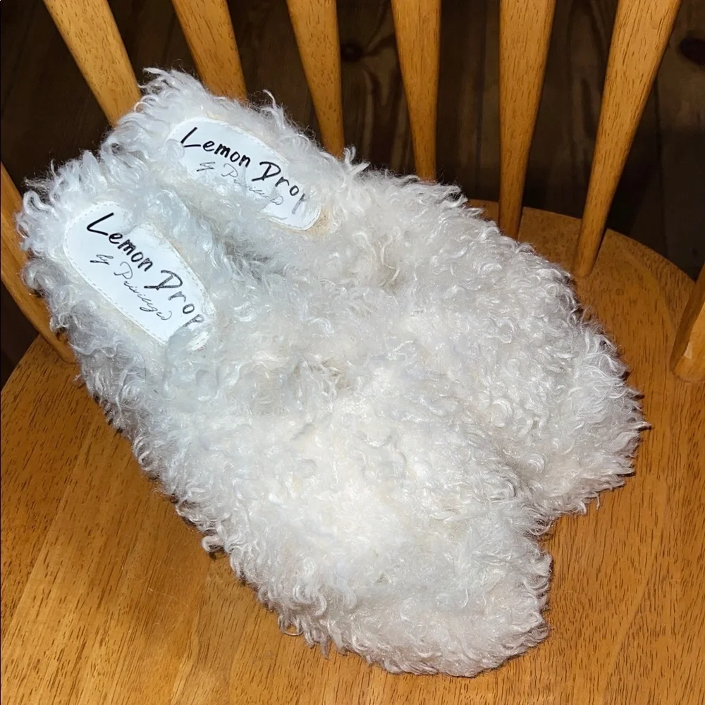 Lemon Drop by Privileged White Fuzzy Faux Fut Platform Heels Slippers 8.5